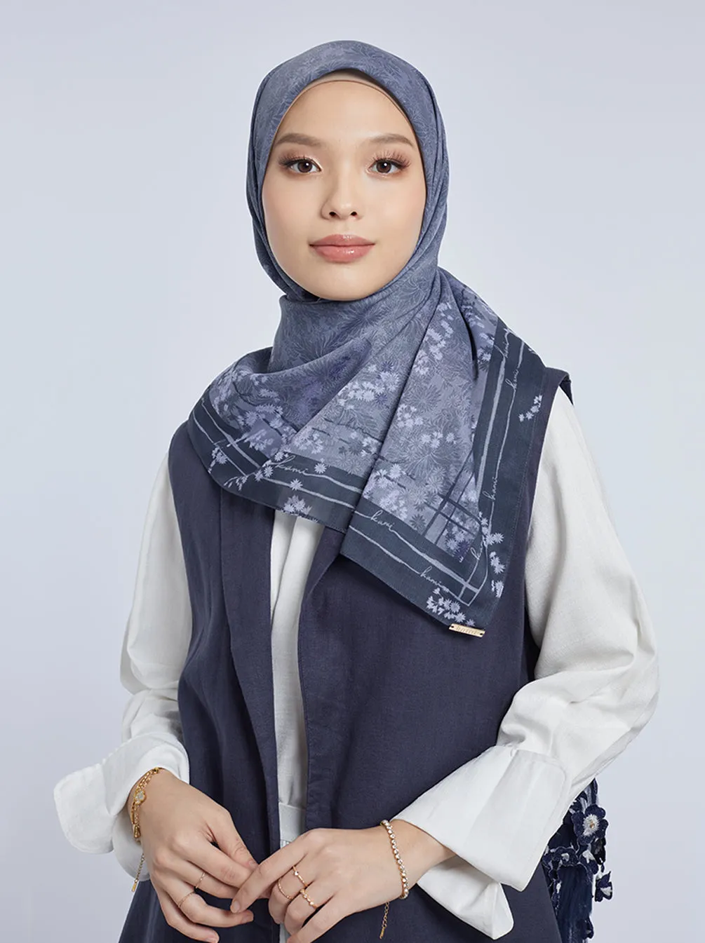 HARUNA LEAVES SIGNATURE SCARF CHARCOAL BLUE
