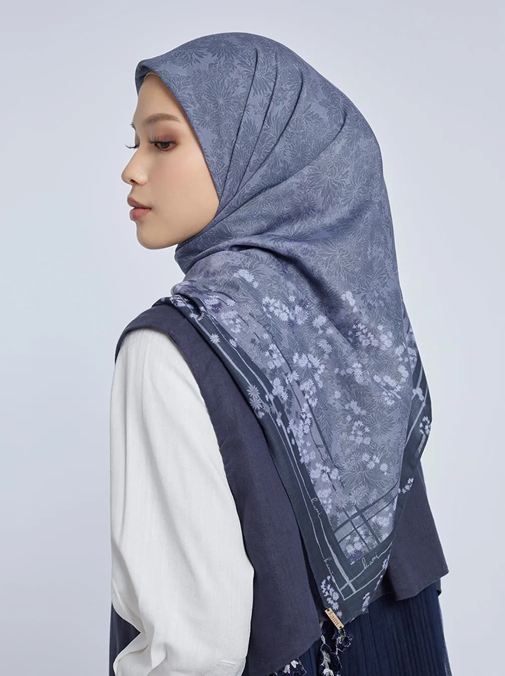 HARUNA LEAVES SIGNATURE SCARF CHARCOAL BLUE